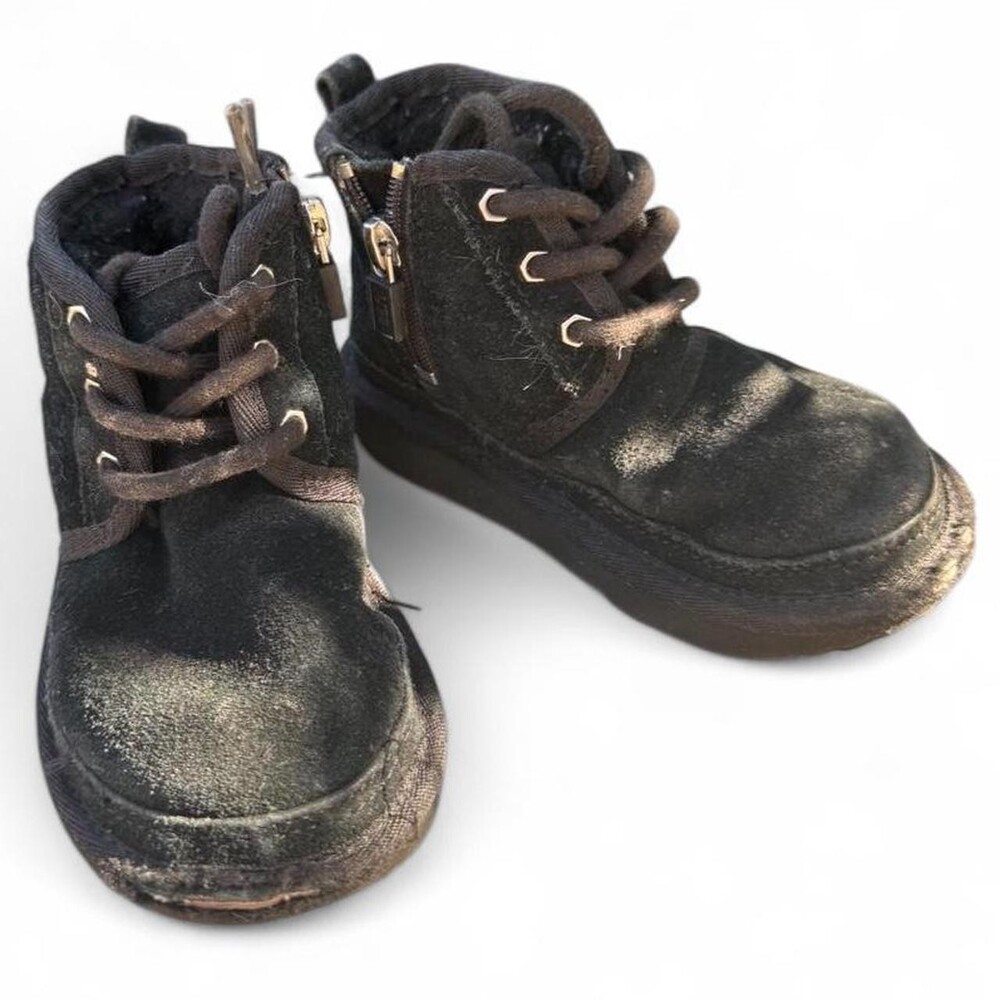 UGG Neumel II Black Suede Toddler Boots – Size 8